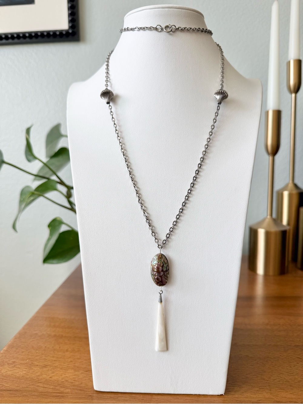 Vintage Silvertone Handmade Cabochon Peacock Abalone Shell & MOP Dangle Necklace